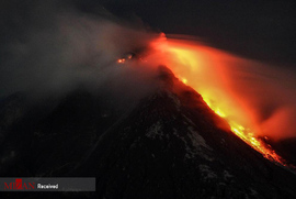 فعالیت کوه آتشفشان در جزیره کارو اندونزی