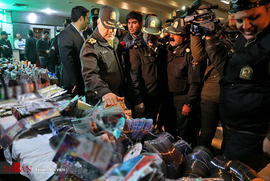 سی دی و فیلم های غیر مجاز کشف شده در طرح امنیت و آرامش شبانه تهران  