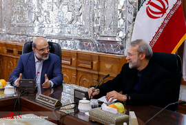 از راست ، علی لاریجانی رئیس مجلس ، عبدالعلی علی عسگری رئیس رسانه ملی 