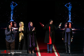 معصومه کریمی بهترین بازیگر زن در بخش تئاتر ایران ( الف) برای بازی در نمایش (و چند داستان دیگر) 