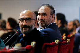 هادی حجازی فر و حمید فرخ نژاد در جلسه پرسش و پاسخ فیلم سینمایی لاتاری