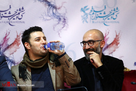 هادی حجازی فر و جواد عزتی در جلسه پرسش و پاسخ فیلم سینمایی لاتاری 