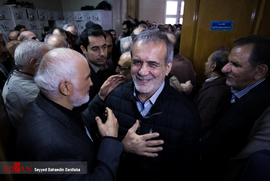 مسعود پزشکیان نایب رئیس مجلس شورای اسلامی در مراسم ختم فرزند احمد توکلی