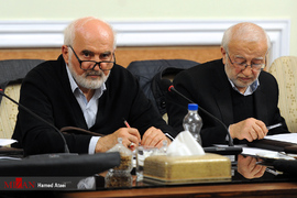 از راست مرتضی نبوی و احمد توکلی در جلسه 5 اسفند مجمع تشخیص مصلحت نظام