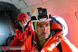 تلاش نیروهای هلال احمر برای صعود مجدد به منطقه سقوط هوایپما