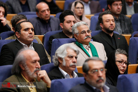 از راست اقبال واحدی و حسین رفیعی در اختتامیه چهارمین جشنواره تلویزیونی جام جم
