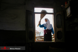 خانه تکانی و گل مالی در روستا‌های ییلاقی مازندران