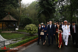 بازدید رئیس مجلس از خانه هوشی مین رهبر انقلابی ویتنام