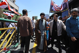 حجت الاسلام و المسلمین سید مجتبی خامنه ای فرزند رهبر معظم انقلاب در راهپیمایی روز قدس