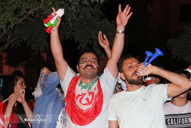 شادی مردم  بعد از بازی ایران و پرتغال در مشهد