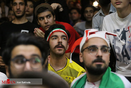 شادی مردم  بعد از بازی ایران و پرتغال در همدان