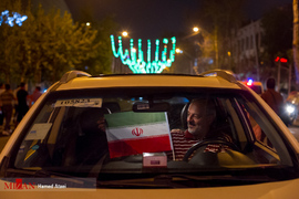 شادی مردم بعد از بازی ایران و پرتغال میدان انقلاب تهران