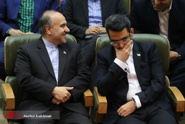 از راست آذری جهرمی وزیر ارتباطات و فناوری اطلاعات و مسعود سلطانی فر وزیر ورزش و جوانان