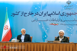 از راست آیت الله آملی لاریجانی رییس قوه قضاییه و محمد جواد ظریف وزیر امور خارجه