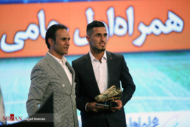 علی علیپور در مراسم برترین های لیگ هفدهم فوتبال