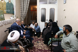 دیدار رئیس مجلس با خانواده شهیدان ناصر و محسن سعادتمند