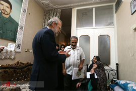دیدار رئیس مجلس با خانواده شهیدان ناصر و محسن سعادتمند