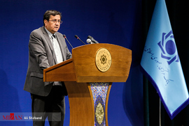 عبدالناصر همتی رییس جدید بانک مرکزی در مراسم تودیع و معارفه رییس بانک مرکزی