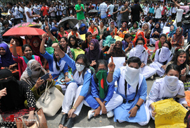 تظاهرات علیه وضع بد جاده ها در بنگلادش‎