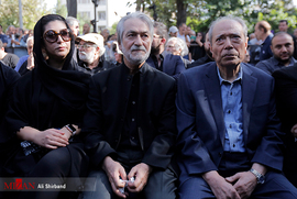 علی نصیریان و مجید انتظامی در مراسم تشییع مرحوم عزت الله انتظامی