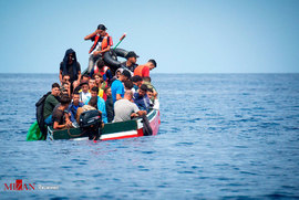 نجات پناهجویان در دریای مدیترانه
