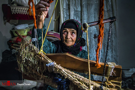 سیده سکینه موسوی ۷۴ ساله ساکن روستای مالخواست. او ۵۰ سال است مشغول به بافتن جاجیم، پا دری، کیف و دکوری است و این حرفه را از مادرش آموخته. همسر او مرحوم شده و دارای ۳ فرزند می‌باشد که دو نفر از آن‌ها ساکن مالخواست هستند و دیگری ساکن دامغان است.