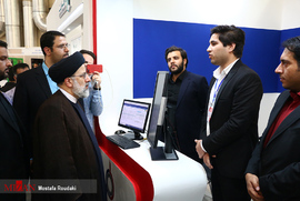 بازدید حجت‌ الاسلام‌ والمسلمین رئیسی از نمایشگاه شرکت‌های دانش‌بنیان
