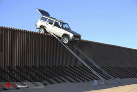 دیوار مرزی بین دو کشور مکزیک و آمریکا