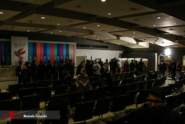 در پایان نشست خبری دبیر جشنواره فیلم فجر برق سالن به یکباره قطع شد