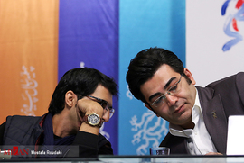 از راست فرزاد حسنی ، مجری ، مهدی شامحمدی ، تهیه کننده ، در نشست خبری فیلم مستند خانه‌ای برای تو