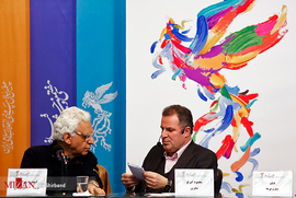 محمود گبرلو ، مجری، کیومرث پوراحمد ، کارگردان ، در نشست خبری فیلم سینمایی تیغ و ترمه