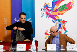 منصور ضابطیان ،مجری، و صفی یزدانیان ، کارگردان، در نشست خبری فیلم سینمایی ناگهان درخت