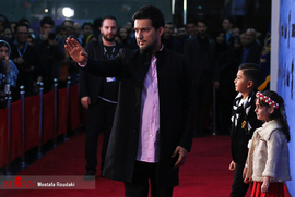 حامد بهداد ، بازیگر، در فرش قرمز فیلم سینمایی قصرشیرین