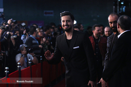 مهرداد صدیقیان ، بازیگر، در فرش قرمز فیلم سینمایی سمفونی نهم