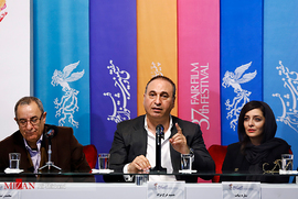 ساره بیات،حمید فرخ نژاد، بازیگران، و محمدرضا هنرمند، کارگردان، در نشست خبری فیلم سینمایی سمفونی نهم
