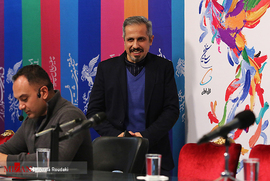جواد رضویان،کارگردان، و احسان کرمی ، مجری در نشست خبری فیلم سینمایی زهر مار
