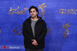 مسعود بخشی، کارگردان، در فرش قرمز فیلم سینمایی یلدا 