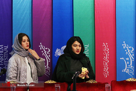 صدف عسگری و فرشته حسینی، بازیگران، در نشست خبری فیلم سینمایی یلدا 