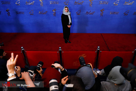 لیلا حاتمی، بازیگر، در فرش قرمز فیلم سینمایی  مردی بدون سایه