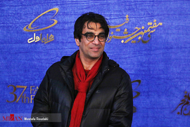 رضا زهتابچیان، کارگردان و نویسنده، در فرش قرمز فیلم سینمایی دیدن این فیلم جرم است
