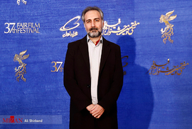 مجید شیخ انصاری، تهیه کننده، در فرش قرمز فیلم سینمایی پالتو شتری