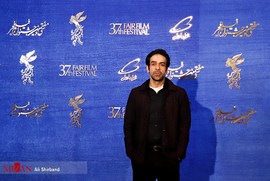 بانیپال شومون، بازیگر، در فرش قرمز فیلم سینمایی پالتو شتری