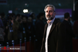 مجید شیخ انصاری، تهیه کننده، در فرش قرمز فیلم سینمایی پالتو شتری