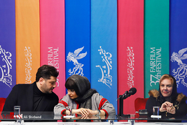 افسانه چهره آزاد، لیندا کیانی و سام درخشانی، بازیگران، در نشست خبری فیلم سینمایی پالتو شتری
