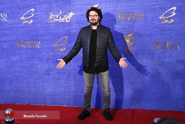 هومن بهمنش ، مدیر فیلمبرداری، در فرش قرمز فیلم سینمایی متری شش و نیم