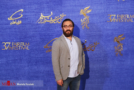 مازیار سیدی، بازیگر، در فرش قرمز فیلم سینمایی متری شش و نیم