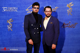 بهرام رادان و مهرداد صدیقیان، بازیگران، در فرش قرمز فیلم سینمایی ایده اصلی