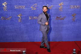 بهرام رادان، بازیگر، در فرش قرمز فیلم سینمایی سونامی