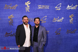 بهرام رادان، بازیگران، و میلاد صدرعاملی، کارگردان، در فرش قرمز فیلم سینمایی سونامی