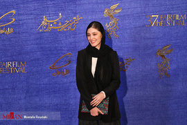 فرشته حسینی، بازیگر، در فرش قرمز فیلم سینمایی سونامی
